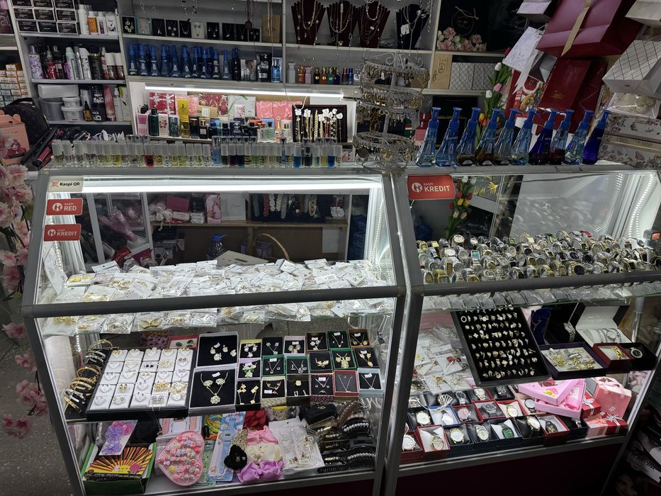 Ветрина стеклянная