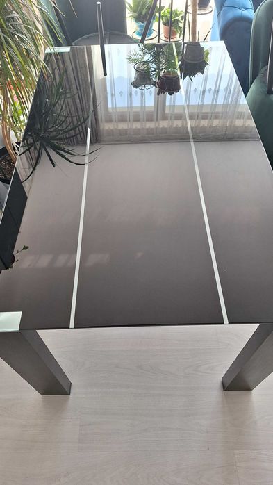 Трапезна маса - стъклена