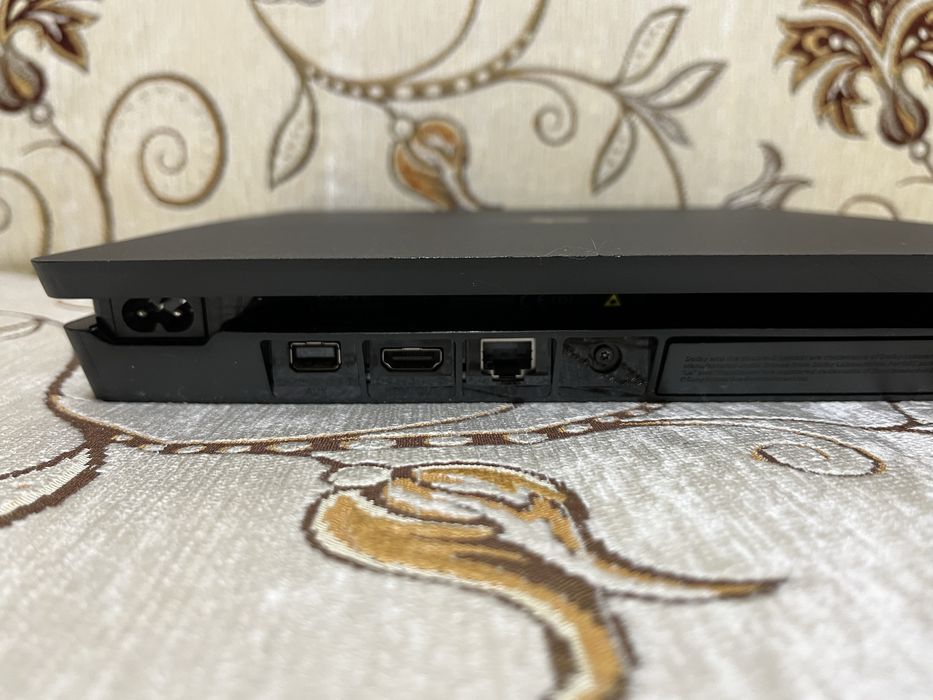 PS4 Slim 500 GB.