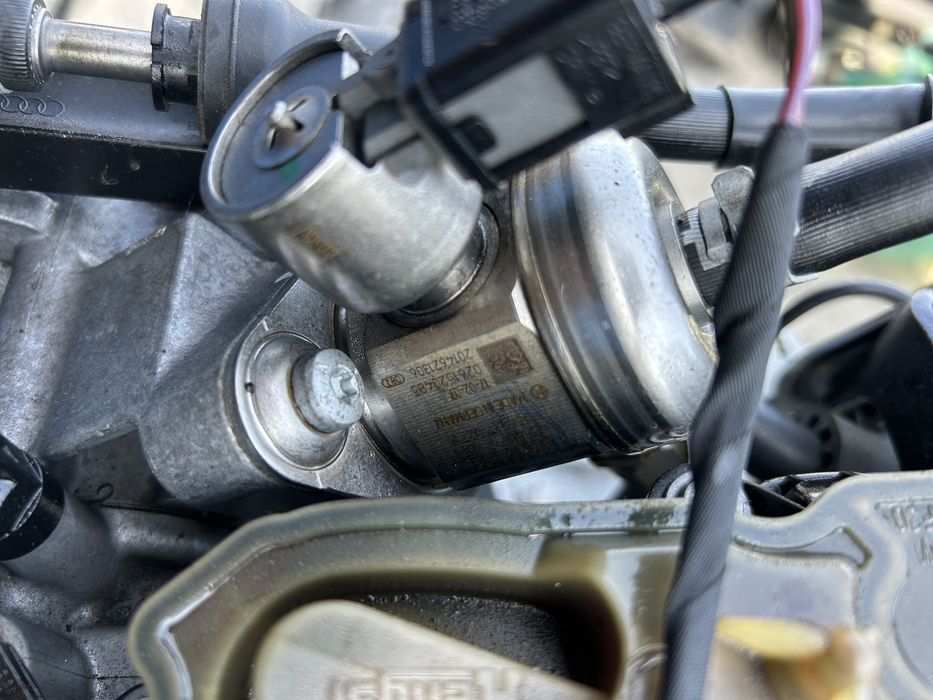 Rampă injectoare completă cu injectoare Audi Q5 2.0 Tfsi 2017