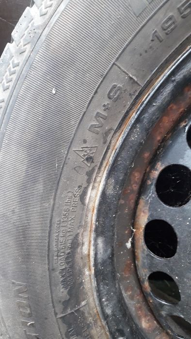 Зимни гуми с джанта.