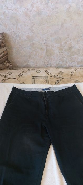 Джинсы чёрные. Большой размер.  Обхват бёдер  124 см. Длина 110.  Не к