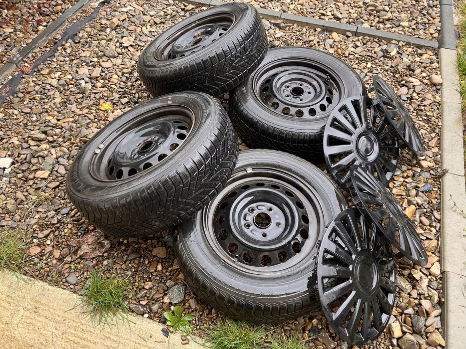 Roti complete R16 cu anvelope de iarna Yokohama