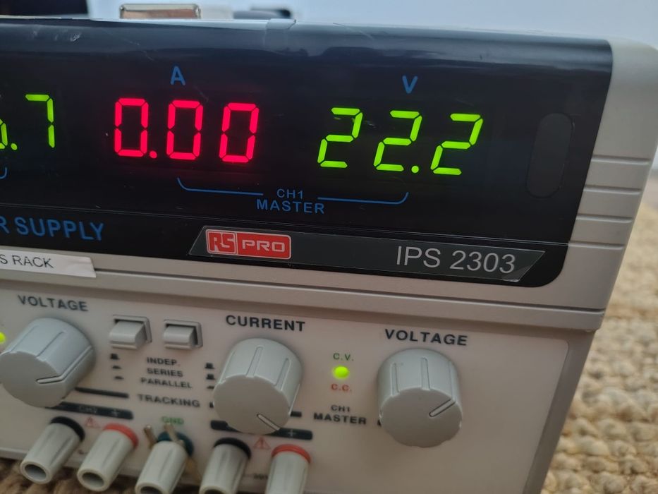 Sursă de alimentare laborator RS PRO IPS 2303, Dublă (2x 30V, 3A, 180W), Liniară