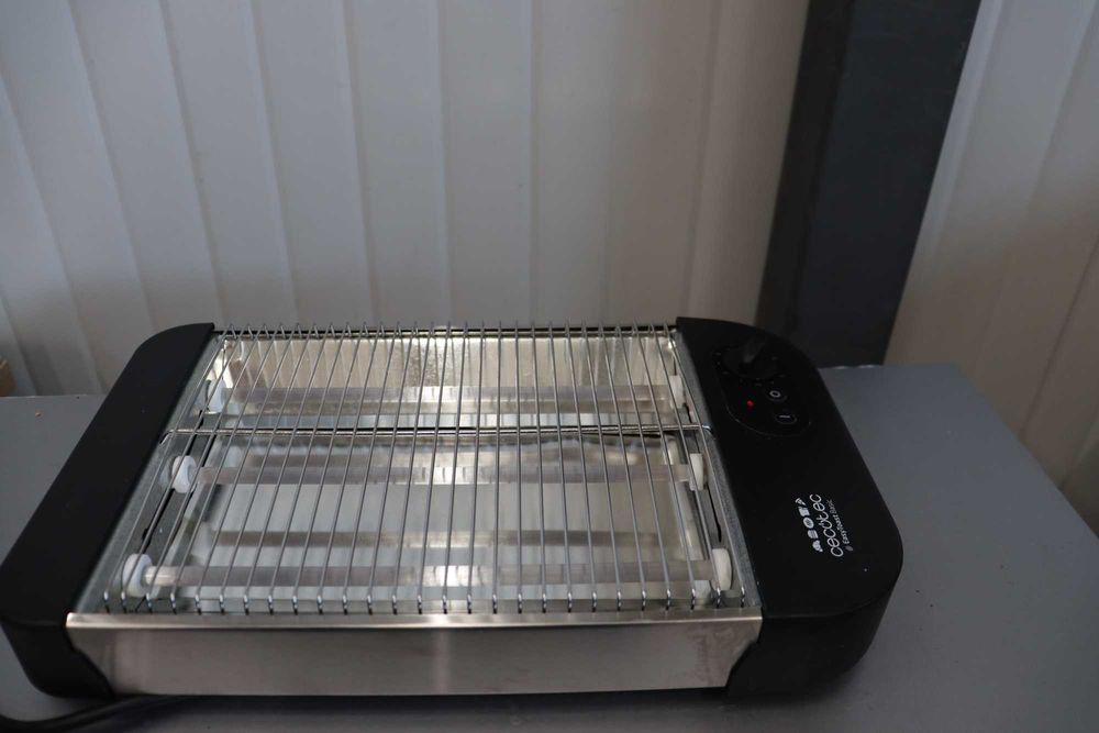 Хоризонтален тостер Cecotec Turbo Easytoast Basic, 900W