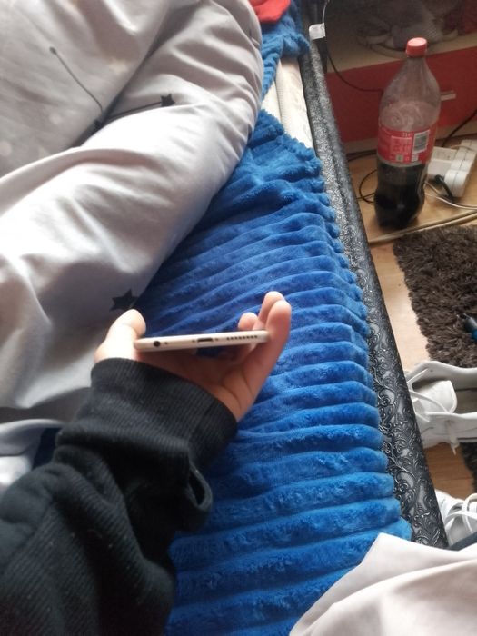 Vând iPhone 6s plus