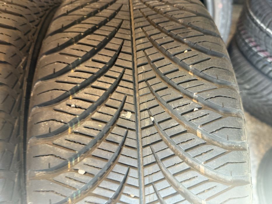 Anvelope All Season Goodyear Vector 4Seasons 215/55 R17 94V