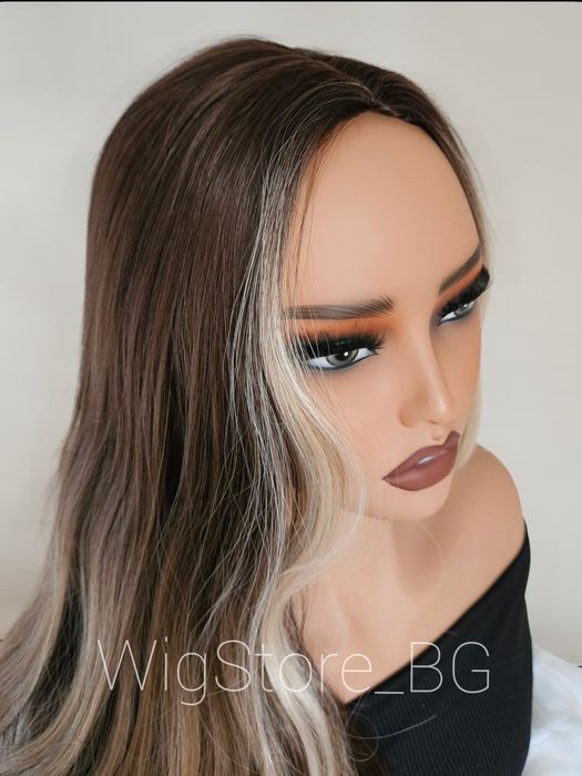 Кестенява перука на леки кичури без бретон