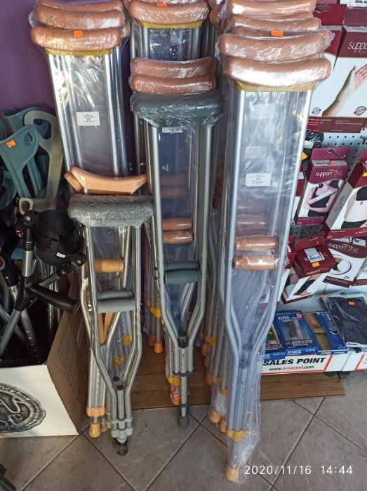 Патерици, проходилки, столове за тоалет и баня. Всичко за инвалида