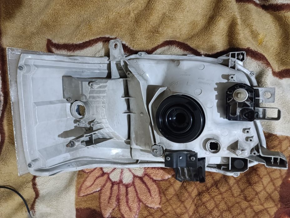 Фары на Тойота хайс