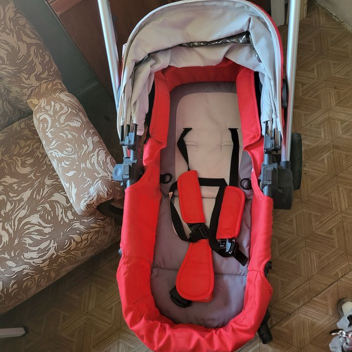 Продам хорошую коляску трансформер