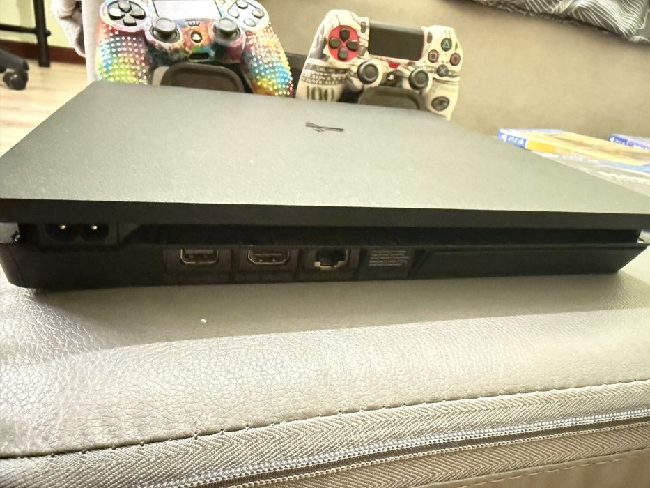 Play Station 4 Slim 1tb