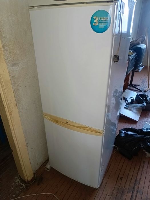 Продам на запчасти стиралку и холодильник