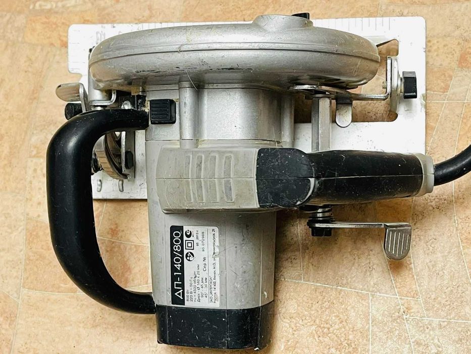 Дисковая пила Интерскол ДП-140/800