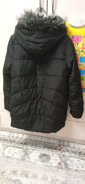 Зимняя куртка на девочку.