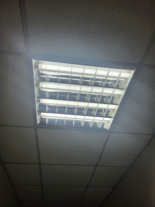 Продам люминесцентные светильники потолочные