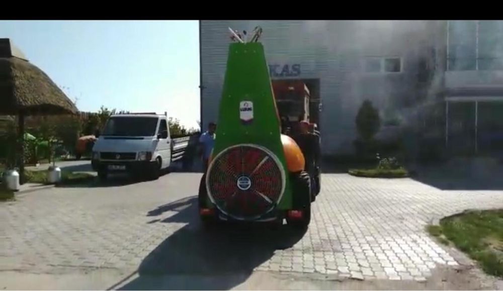 Опрыскиватель 2000 литров для сада Пирамида