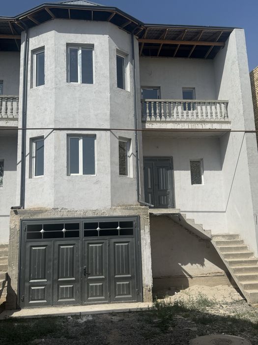 Xiva shaxar Ramatjon Qurbonov ko’chasida 3- qavatli katejimiz sotiladi