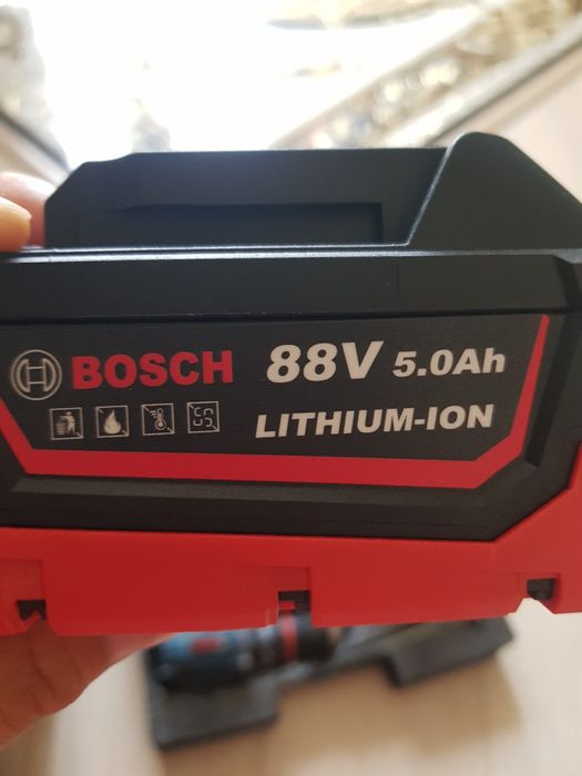 Bosch box ichida 4ta asbob,2ta akkumlyator,1 zaryadlagich