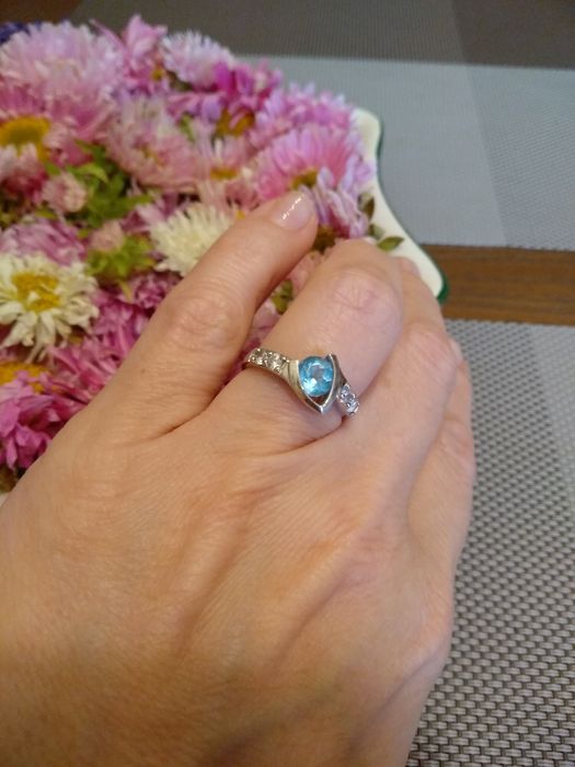 Продам серебряное кольцо