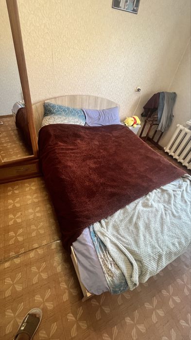 Продам шкаф с кроватью