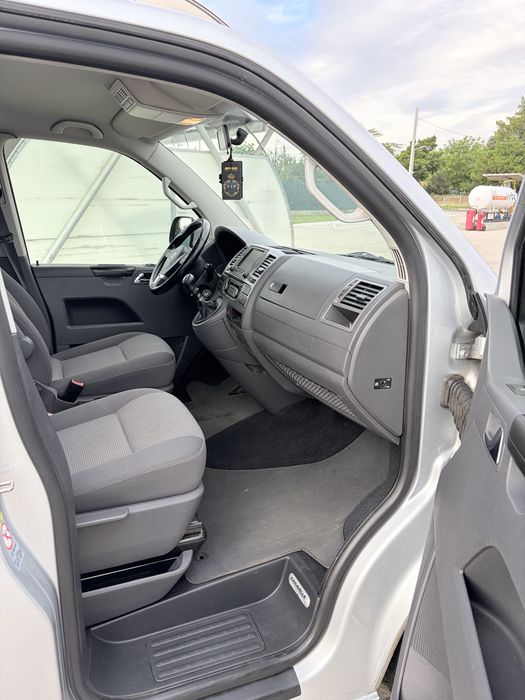 Volkswagen Caravelle 2.0 TDI 140 CP • 2012