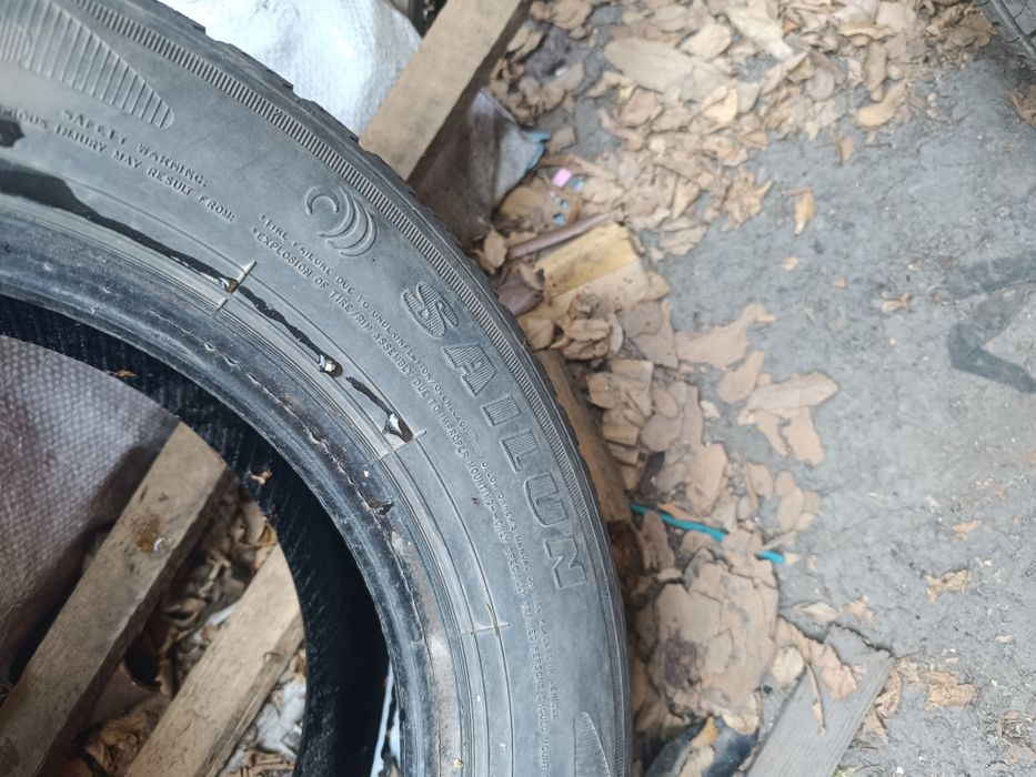 Продам 5 зимних одну летнюю и диск