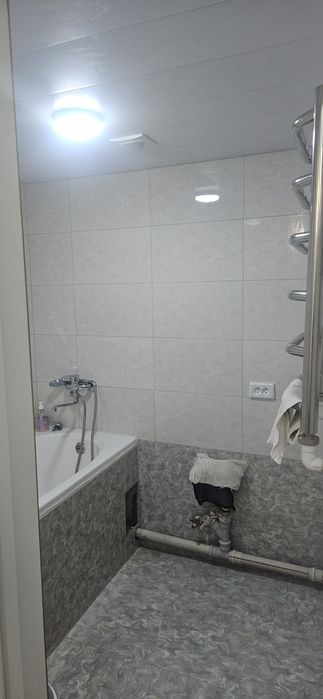 барча кулайлигларга эга янги курилган домнинг 3 этажидан
2 хоналиг уй