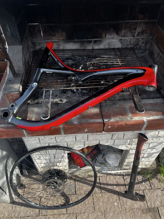 Vând cadru de Specialized