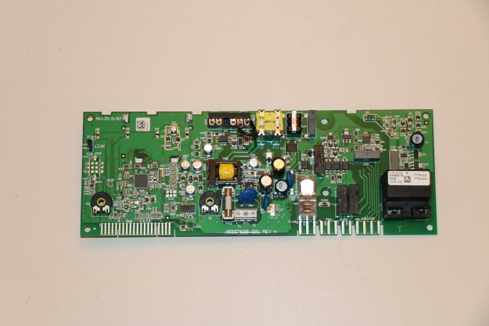 Placa electronica centrala Bosch ZW24-2 DH AE23 si Junkers ZW24 2DHAEE