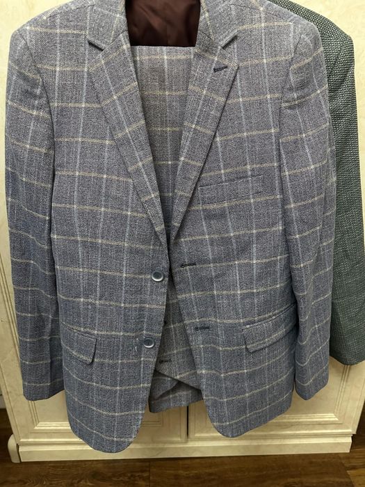 Продаётся костюм 46 размер 12,000