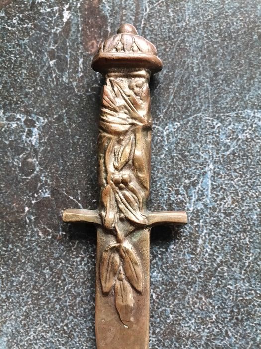 Бронзова кама в стил Art Nouveau