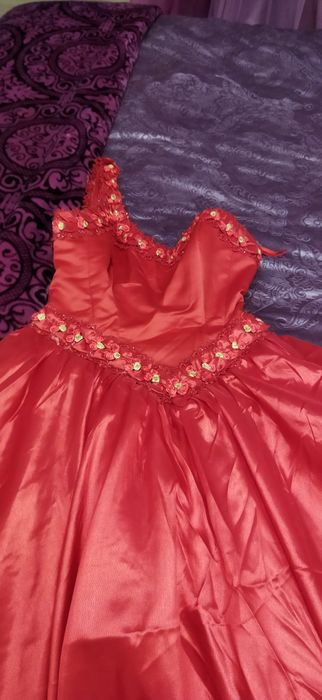 Платье вечерное атласное