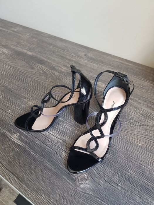 Продаю новые босоножки