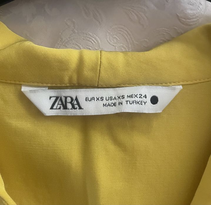 Спортно елегантен костюм Зара