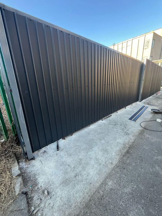 Construim garduri din sipca metalica, tabla cutata, plasa bordurata