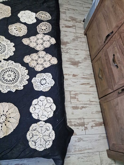 Карета,  покривки за маси и легла