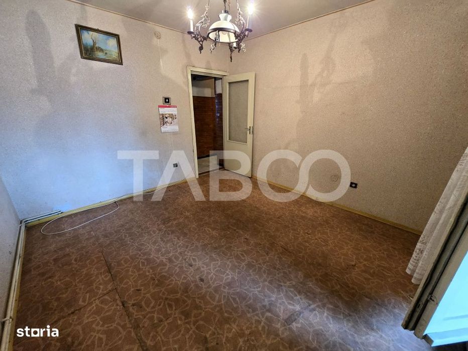 Apartament decomandat 4 camere 4 balcoane 2 bai etaj 1 Central Sibiu — fotografia 2
