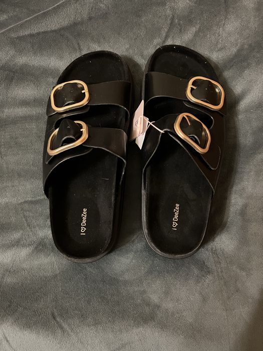 Чисто нови чехли