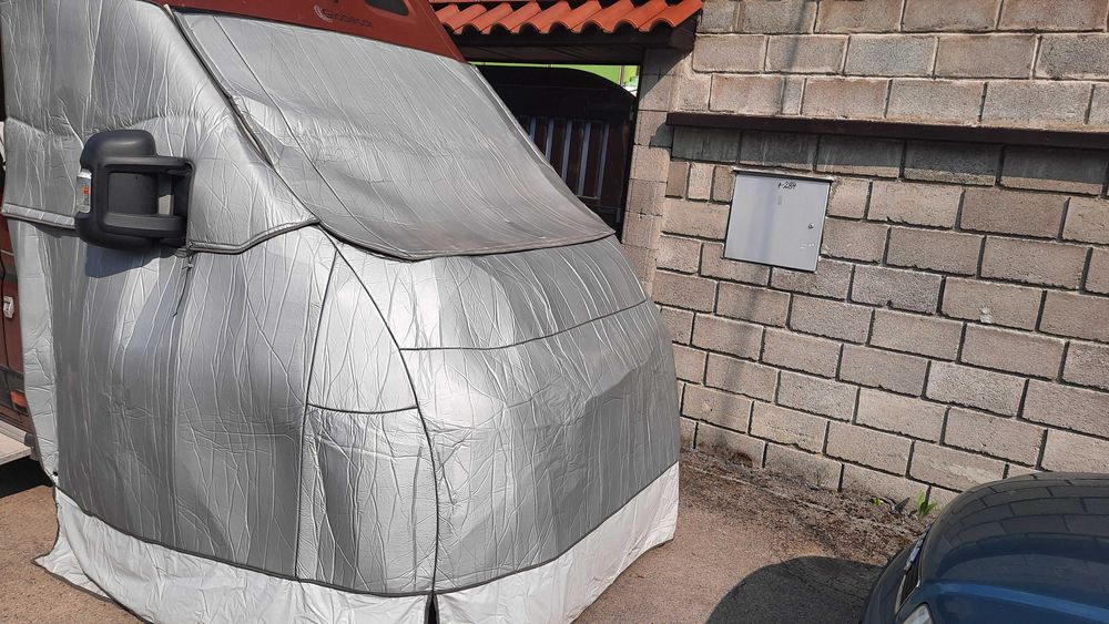 Ключалка предни врати / изолация за челно стъкло / държач таблет