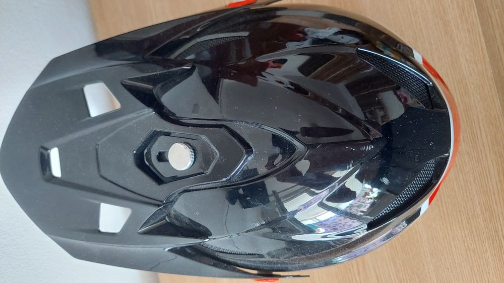 Vând casca  kali noua