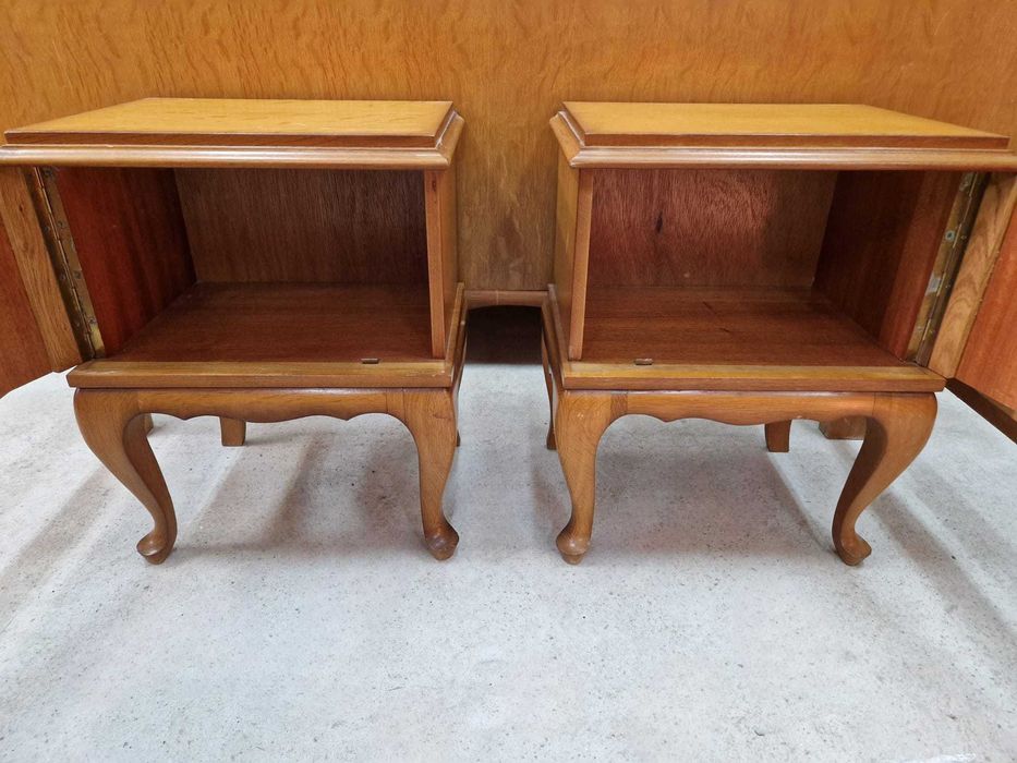 Спалня с два броя нощни шкафчета