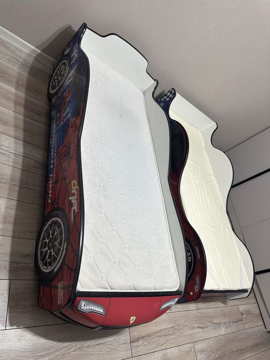 Детская кровать машинка