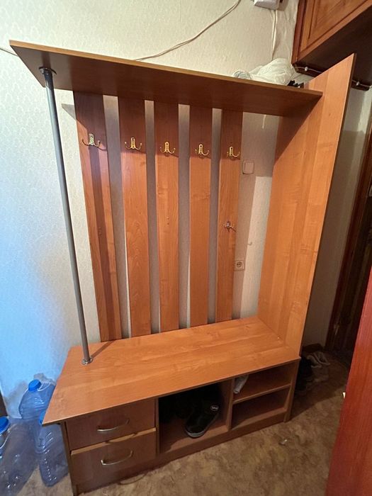 Продаю вешалку для одежды