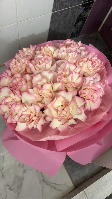 Двухцветные розы свежие