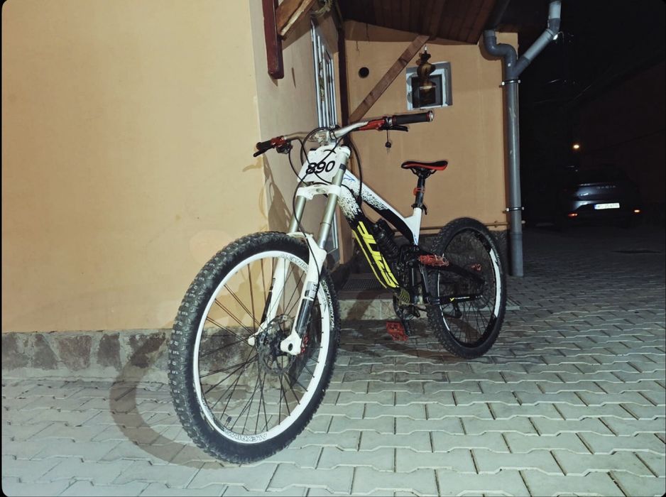 YT Industries Tues 2011