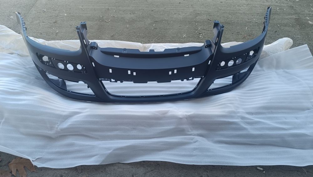 Предна ЧИСТО НОВА GTI броня за голф 5, джета, кади, голф плюс, сеат