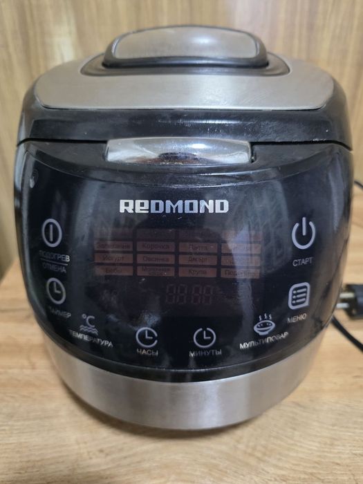 Продаю мультиварку Redmond