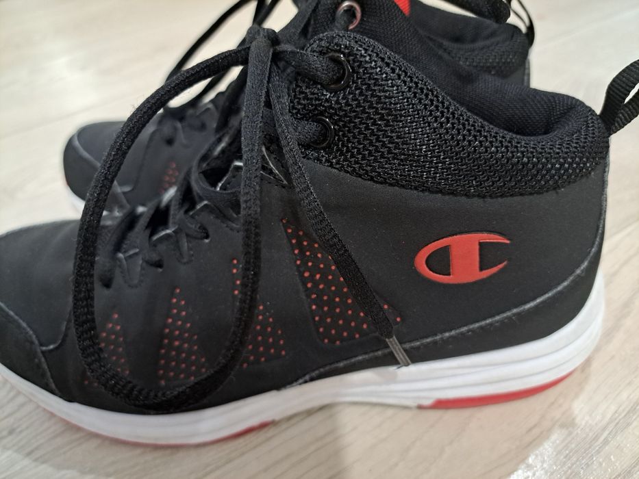 Нови маратонки Champion