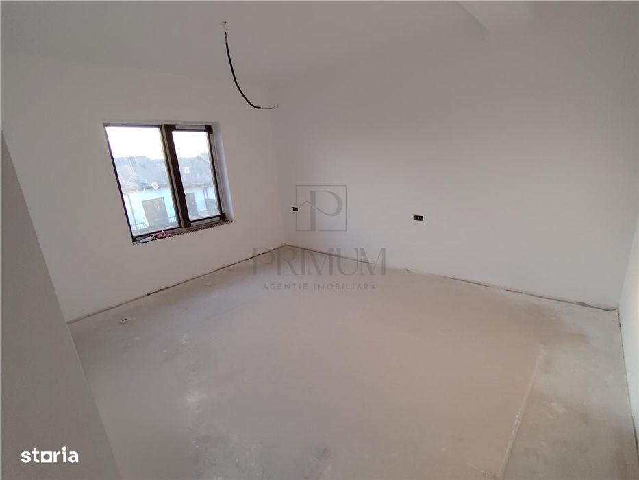 Duplex spatios - asfalt in lucru - toate utilitatile